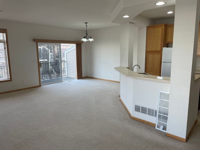 Building Photo - Charming 2 Bd /2 Ba Townhouse in Savage wi...