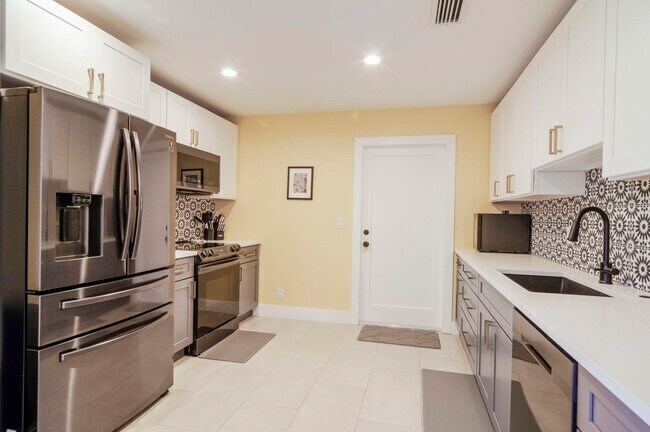 Building Photo - 85 Ironwood Way N