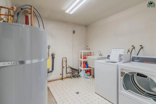 Building Photo - 615 Ginko Rd