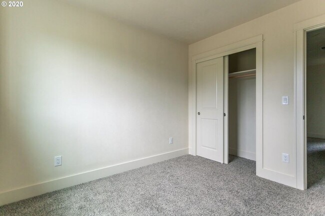 Building Photo - Ross Lane Triplex