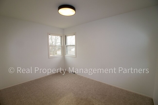 Building Photo - Fully Renovated 5 Bed, 2 Bath Home Near Breton Village