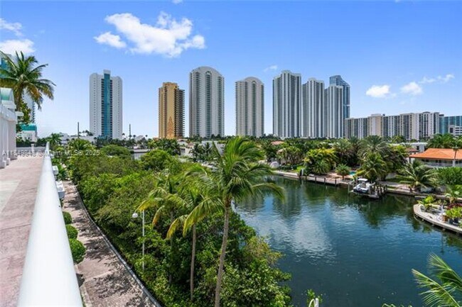 Building Photo - 16500 Collins Ave