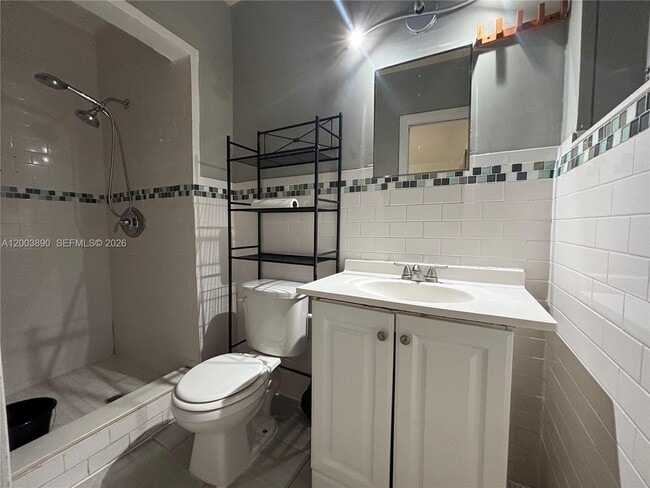 Building Photo - 250 SE Park St