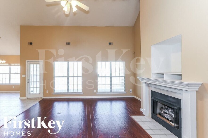 Building Photo - 9920 Calderdale Dr