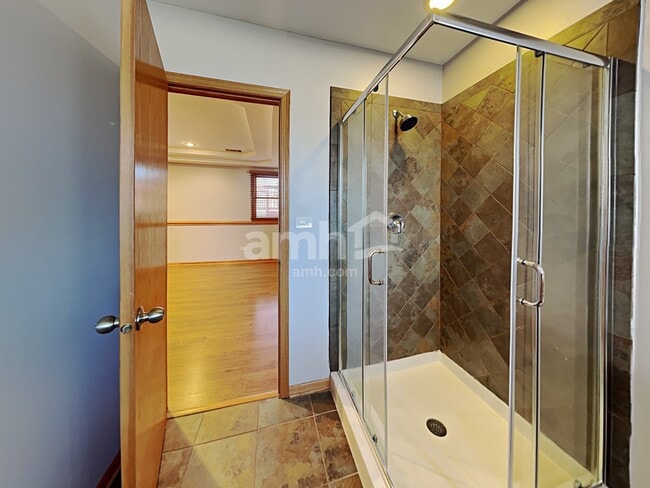 Building Photo - 1509 Bassett Dr