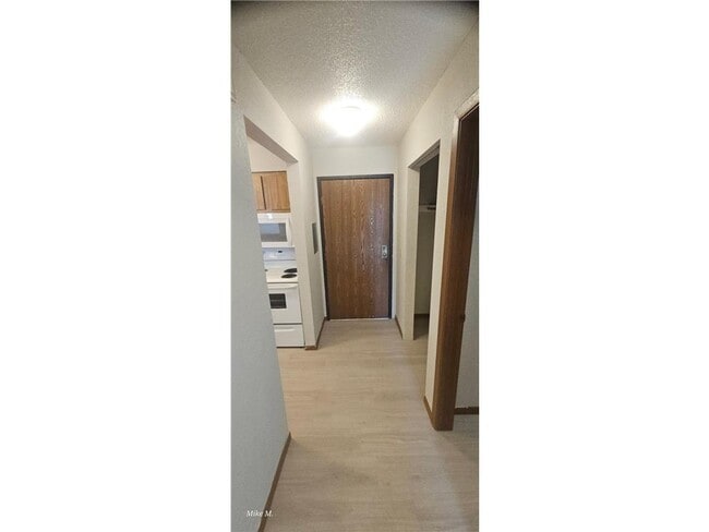 Building Photo - 16 Green River Rd