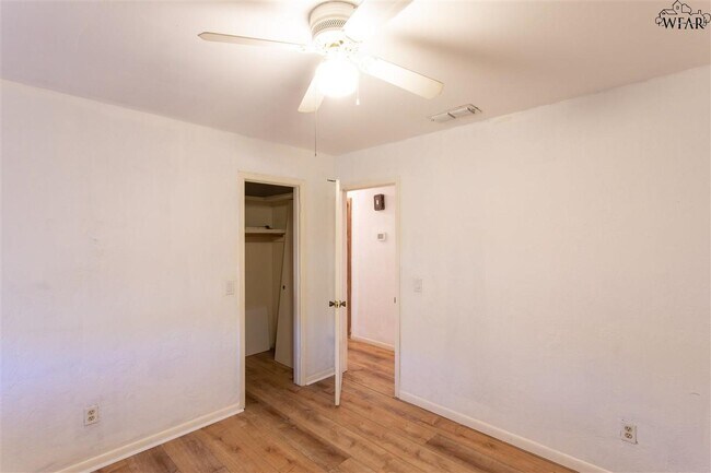 Building Photo - 4614 Spring Shadow Dr