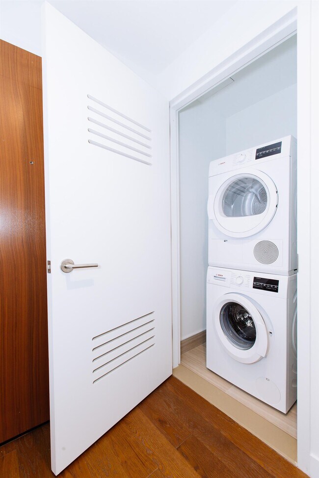 Building Photo - 99 Hudson St