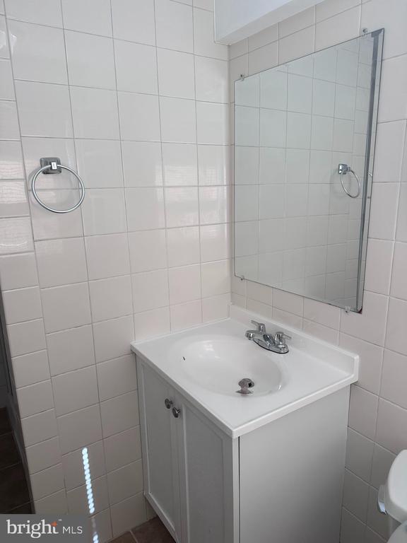 Building Photo - 371 Easton Rd