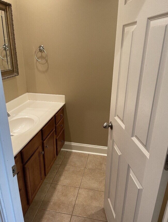 Building Photo - "Charming 3 Bedroom Home with 2 Full Baths in Jonesboro, AR - Don't Miss Out!"