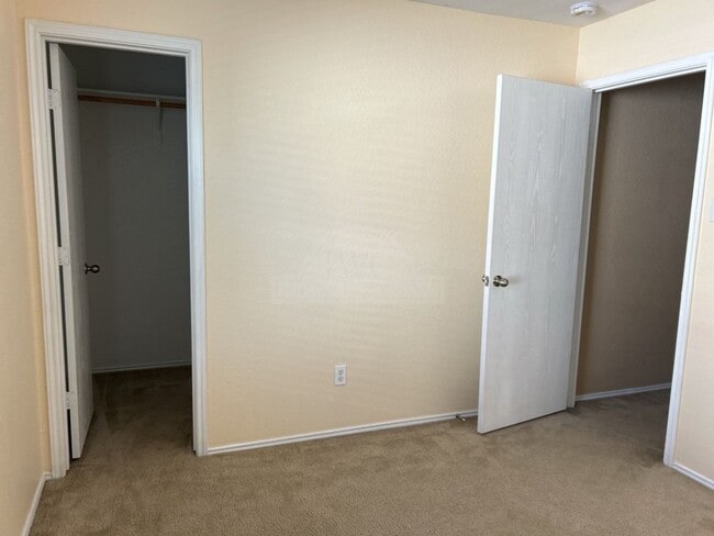 Building Photo - 204 W Gemini Ln