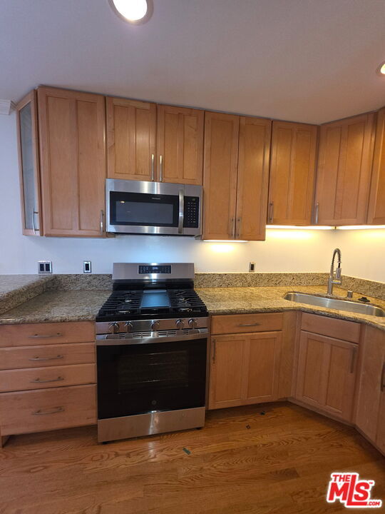 Building Photo - 670 Broadway St