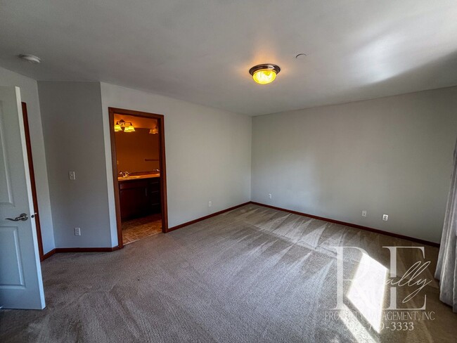 Building Photo - Spacious 3-Bedroom Home in Desirable Manet...