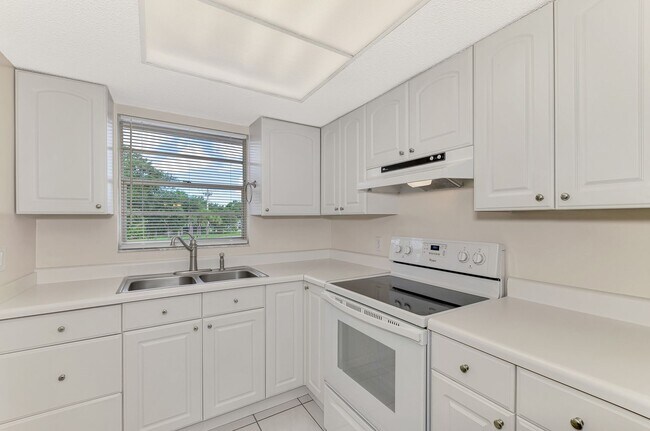 Building Photo - BEAULTIFUL 1 BEDROOM, 1 BATHROOM CONDO LOC...