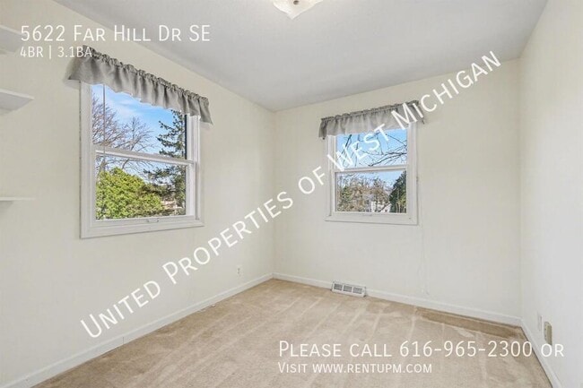 Building Photo - 5622 Far Hill Dr SE