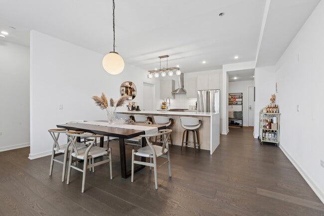 Building Photo - 1648 W Division St