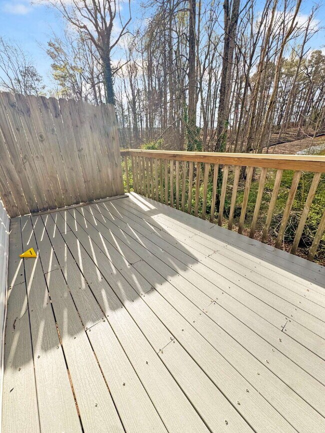 Building Photo - Duplex in Flowery Branch Available Immediately