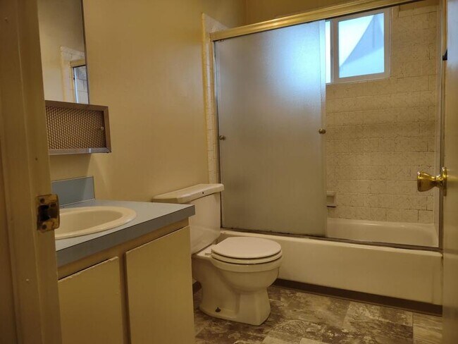 Building Photo - 3050 NE Johnson St