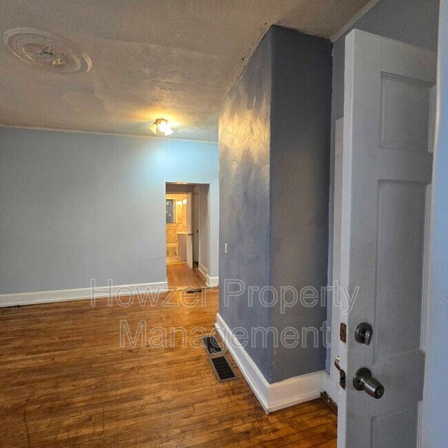 Building Photo - 14-18 Chester Ave