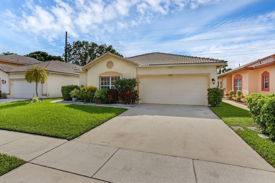 Primary Photo - 7607 Colony Lake Dr