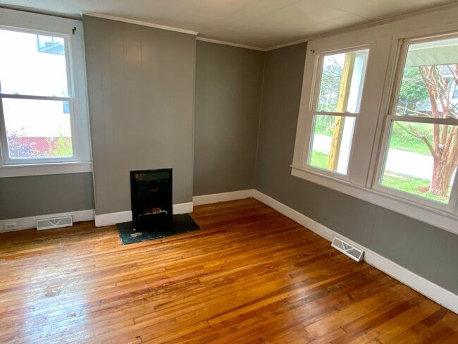Building Photo - 2 Bedroom House in Seneca