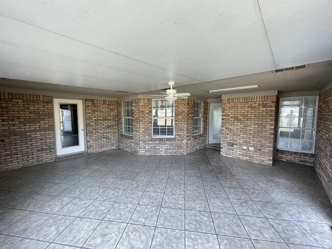 Building Photo - 2212 Peachwood Ct