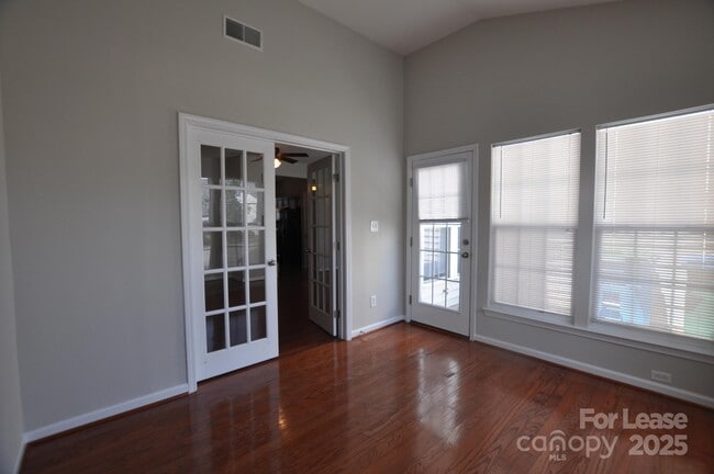 Building Photo - 4923 Sunburst Ln