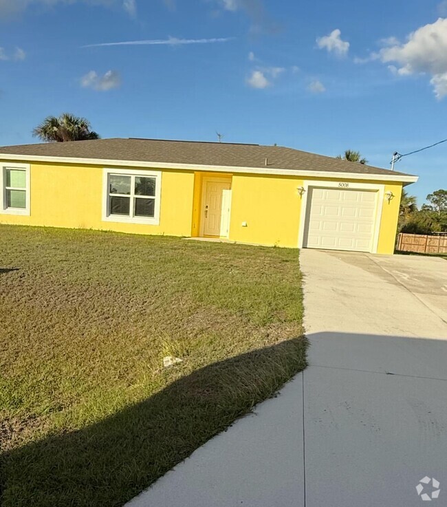 Building Photo - 5008 S Obispo Cir