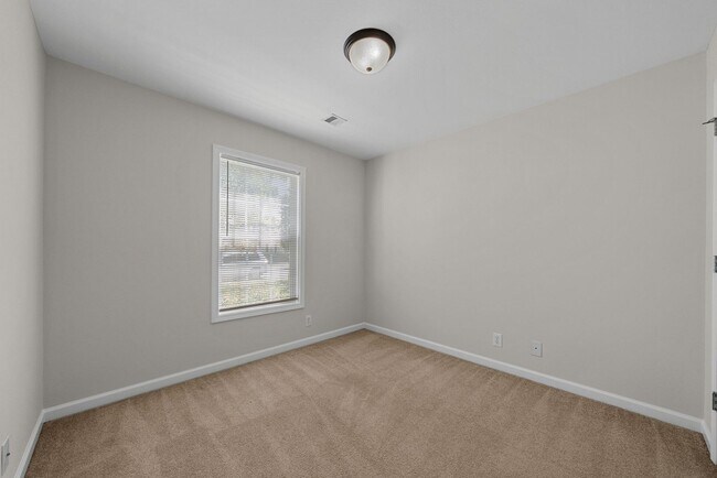 Building Photo - 3 Bedroom Home For Rent Near St. B Area!