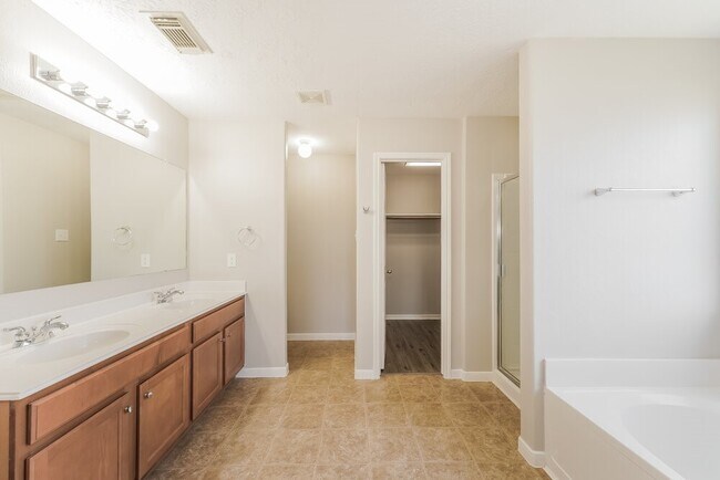 Building Photo - 419 Sunwood Glen Ln