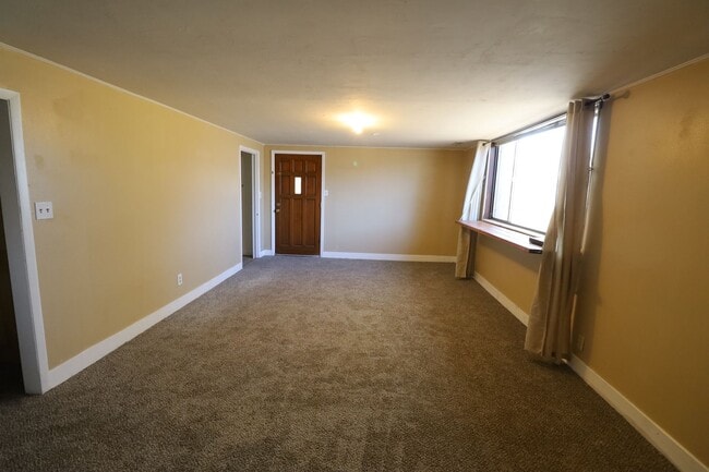 Building Photo - 565 E 200 N