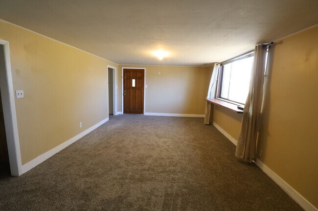 Building Photo - TFH SF Duplex