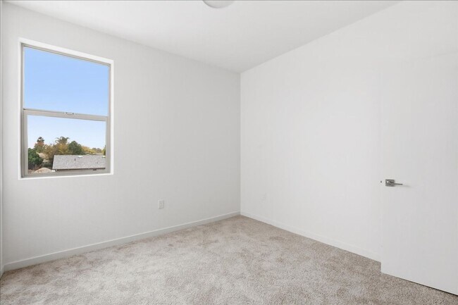 Building Photo - 6117 Bridgecross Dr