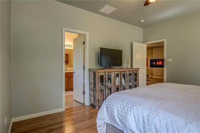 Building Photo - 17106 Oak Cliff Cir