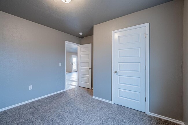 Building Photo - 1626 Highland Loop