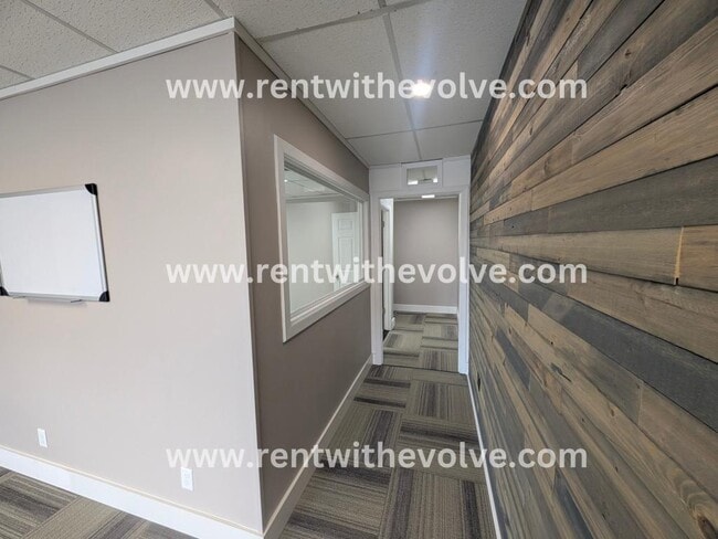 Building Photo - 302 N Meridian St