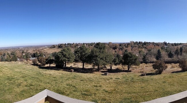 Building Photo - Stunning Golden Townhouse On Top of The World!