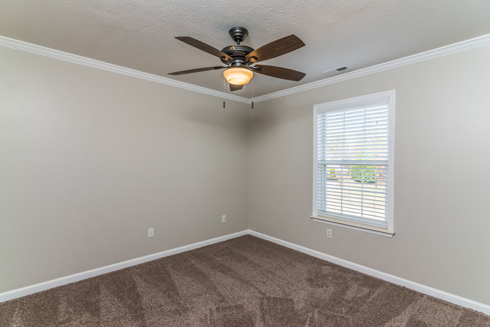 Building Photo - 107 Walton Trce S