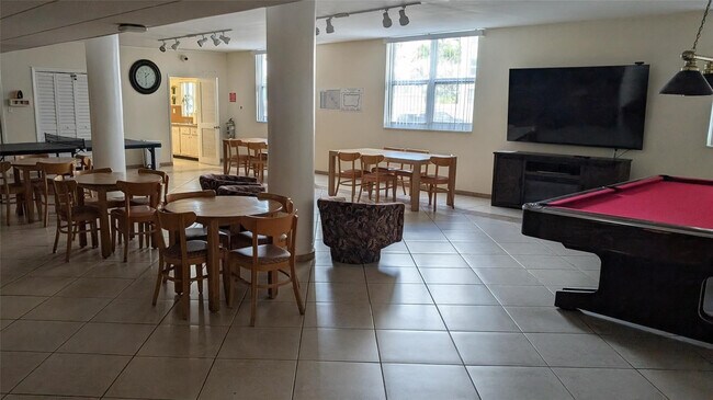 Building Photo - 1501 S Ocean Dr