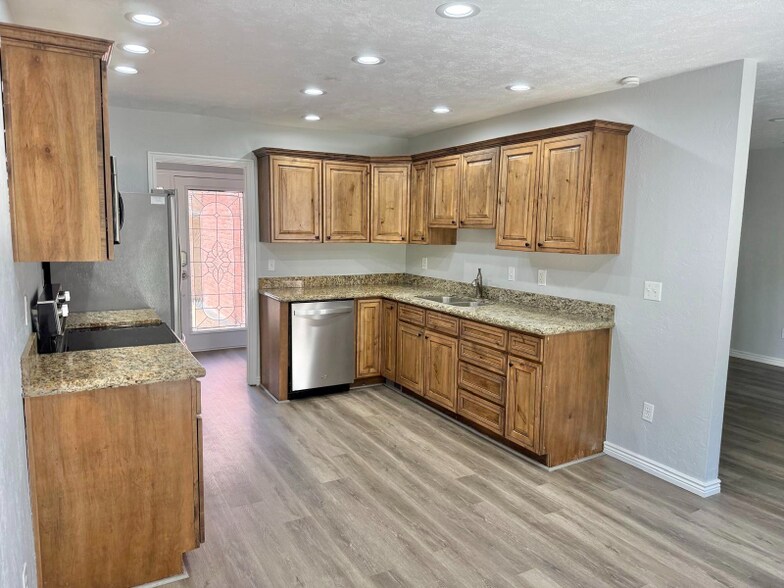 Building Photo - 8335 S 1050 E