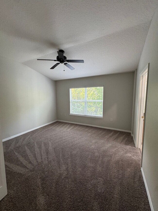 Building Photo - 3BD / 2.5BA Carriage Home