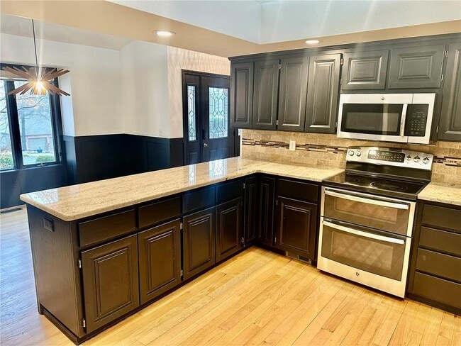 Building Photo - 4 Lois Ln