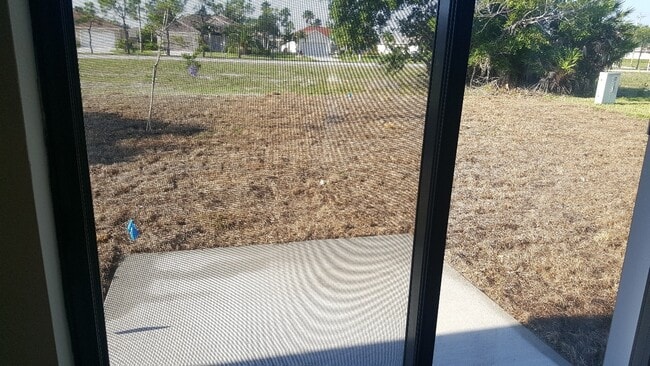 Building Photo - NEWER 3 bedroom 2 bath 1 car garage duplex in SW Cape!!