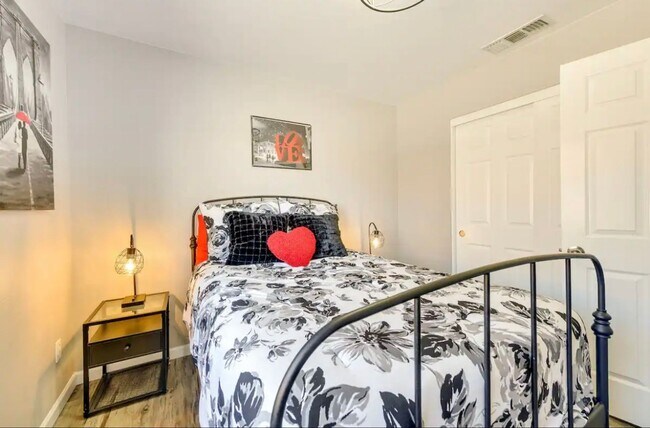 Building Photo - AVAILABLE NOW $200 off First Month Rent