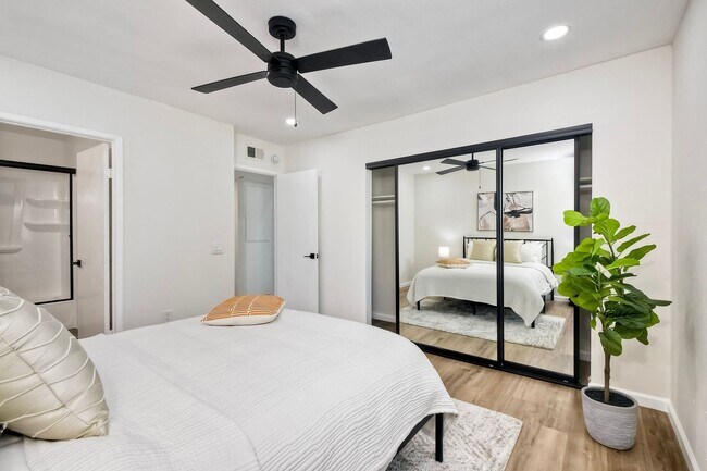 Building Photo - Charming Remodeled 2-Bed / 1.5-Bath Condo ...