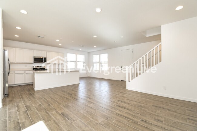 Building Photo - 10127 E Ulysses Ave