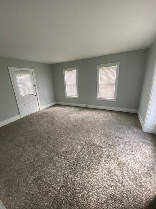 Building Photo - 2 bedroom 1/2 duplex in Lapeer