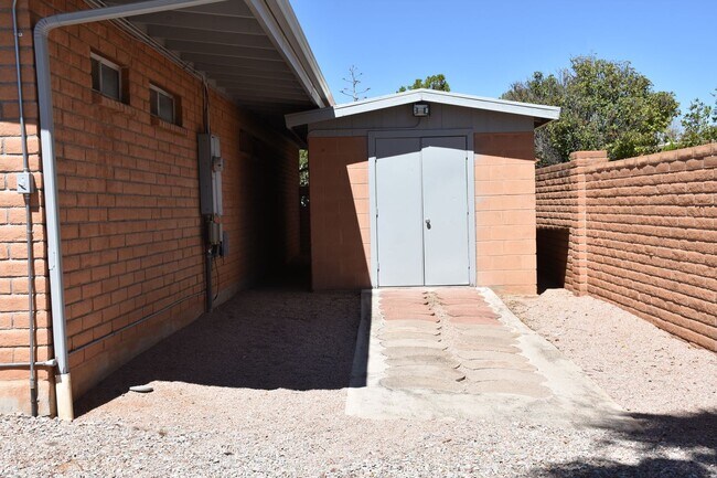 Building Photo - Great home in Mature Neighborhood
