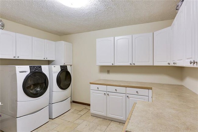 Building Photo - 586 Starlight Dr NE