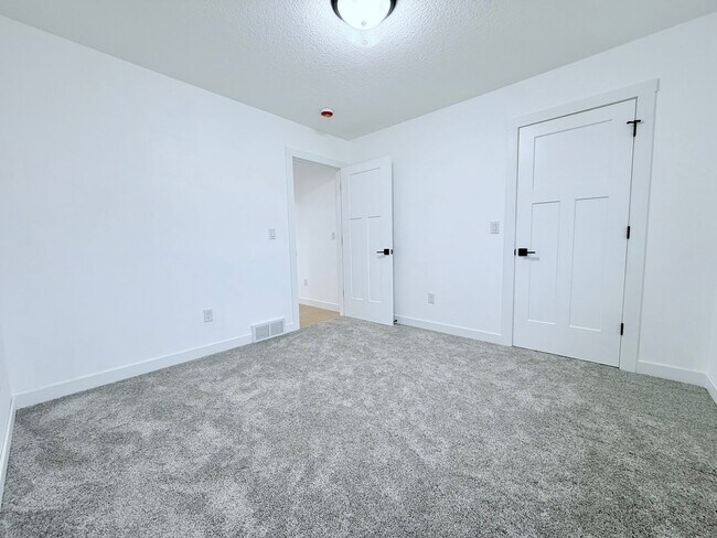 Building Photo - 1513 Prairie Dr